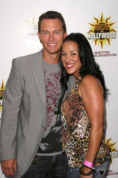 Eric Martsolf and Lisa Kouchak — Stockfoto