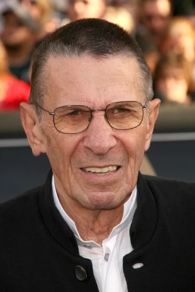 Leonard Nimoy at the Los Angeles Premiere of 'Star Trek'. Grauman's Chinese Theatre, Hollywood, CA. 04-30-09 — Stock Photo, Image