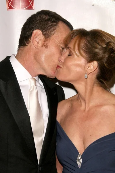 Bryan Cranston and Robin Dearden at the 13th Annual Art Directors Guild Awards. Beverly Hilton Hotel, Beverly Hills, CA. 02-14-09 — Stock Photo, Image