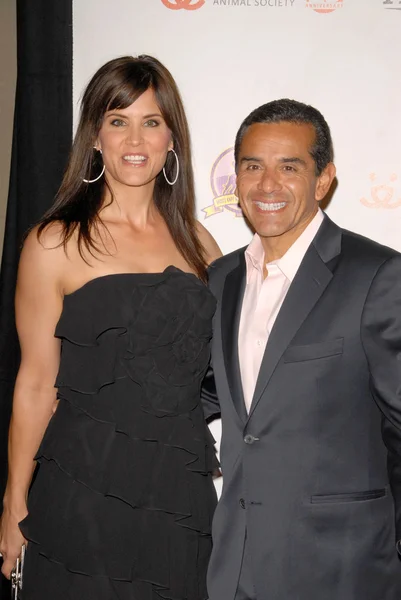 Lu Parker e o prefeito Antonio Villaraigosa — Fotografia de Stock