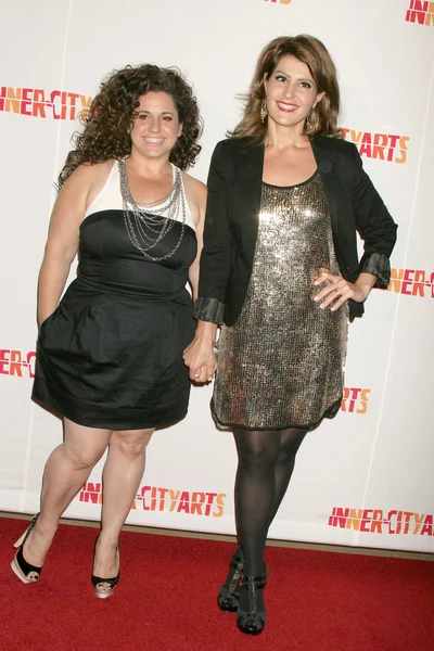 Marissa Jaret Winokur and Nia Vardalos at the 20th Anniversary Inner City Arts Imagine Gala and Auction. Beverly Hilton Hotel, Beverly Hills, CA. 10-15-09 — Stock Photo, Image