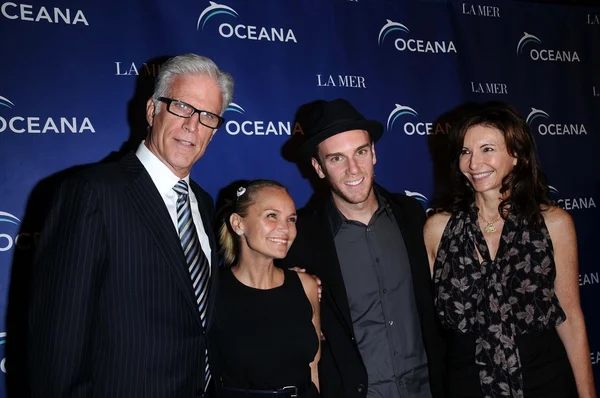 Ted Danson et Kristin Chenoweth avec Charlie McDowell et Mary Steenburgen — Photo