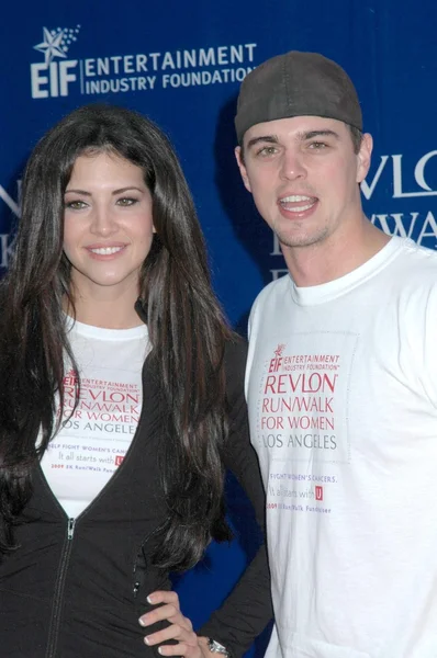 Hope dworaczyk i darin brooks w XVI roczne EFI revlon run spacer dla kobiet. Koloseum, los angeles, ca. 05-09-09 — Zdjęcie stockowe