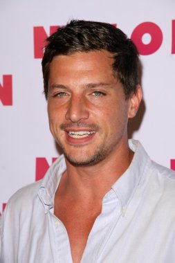 Simon Rex