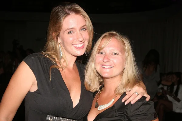 Jen Curci and Lynsie Bilka at the Whos Next Whats Next Fashion Show. Social Hollywood, CA. 08-13-08 — Stockfoto