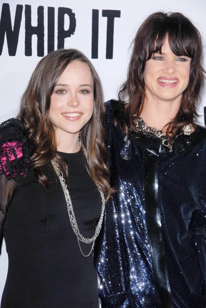 Ellen Page y Juliette Lewis — Foto de Stock
