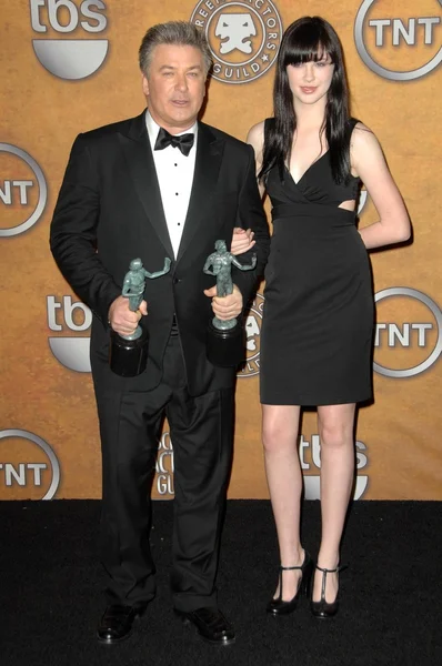 Alec baldwin und seine tochter irland im presseraum bei der 15. jährlichen verleihung der screen actors guild awards. Schrein Auditorium, los angeles, ca. 25.01. — Stockfoto