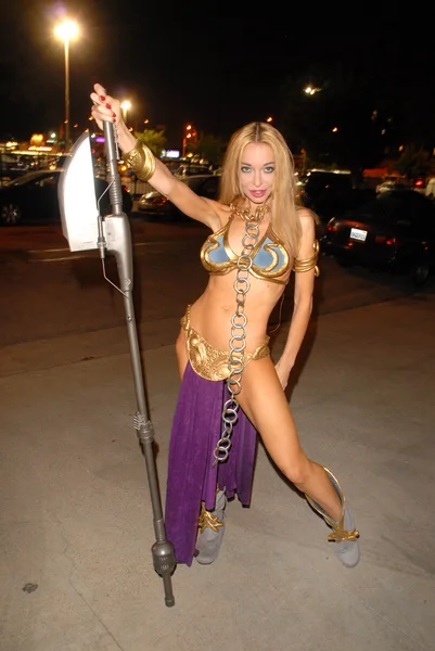 Lorielle Nova de muitas celebridades vestindo um traje de Princesa Leia Slave Girl de Star Wars no West Hollywood Halloween Celebration, Various Locations, West Hollywood, CA. 10-31-09 EXCLUSIVO / — Fotografia de Stock