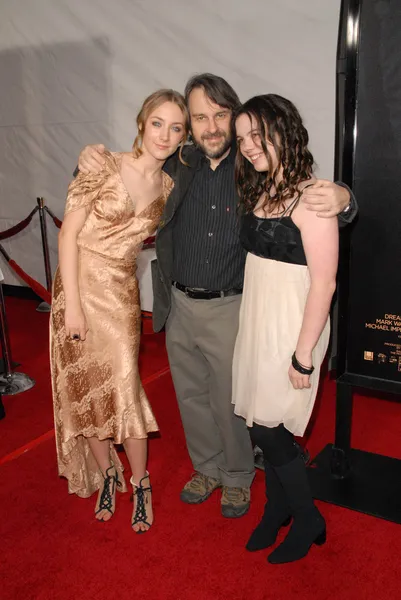 Saoirse Ronan and Peter Jackson and his daughter — Stock Photo, Image