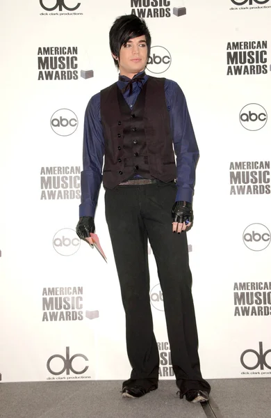 Adam lambert na 2009 americký hudební ocenění nominace oznámení. Beverly hills hotel, beverly hills, ca. 10-13-09 — Stock fotografie