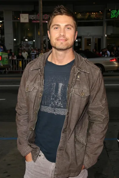 Eric Winter at the Los Angeles Premiere of 'Observe and Report'. Grauman's Chinese Theatre, Hollywood, CA. 04-06-09 — Stock Photo, Image