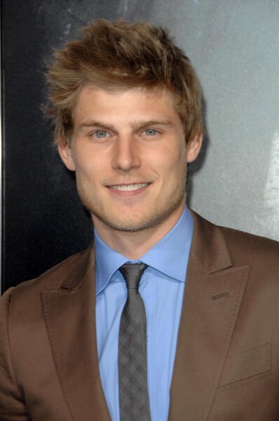 Ван Винкл, Трэвис
