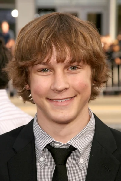 Logan Miller en el estreno mundial de 'Fantasmas de novias pasadas'. Grauman 's Chinese Theatre, Hollywood, CA. 04-27-09 —  Fotos de Stock