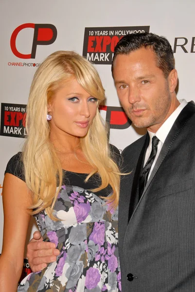 Paris Hilton and Mark Liddell at the debut of Mark Liddell's "Exposed: 10 Years In Hollywood," Lloyd Wright's Sowden House, Los Angeles, CA. 11-09-09 — Stock Photo, Image