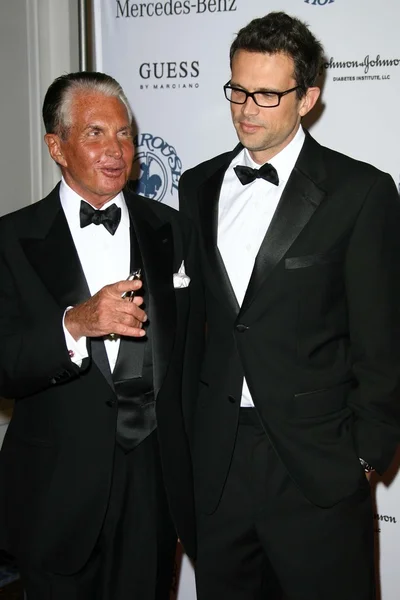 George Hamilton y su hijo Ashley Hamilton — Foto de Stock