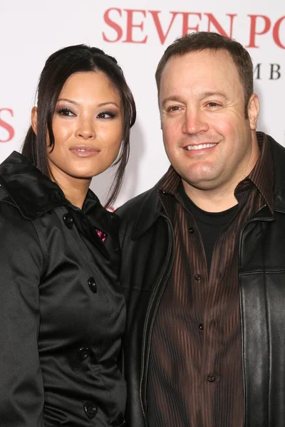 Steffiana De La Cruz and Kevin James — Stock Photo, Image