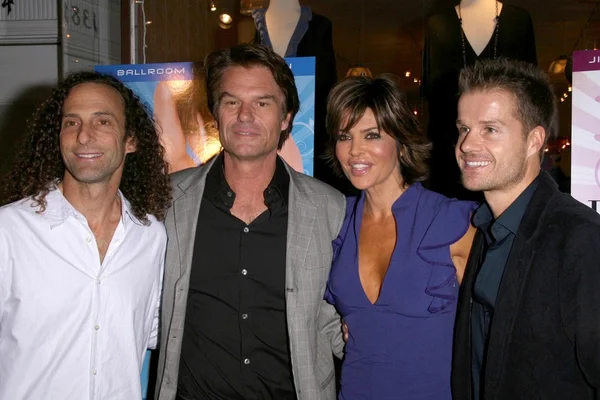 Kenny G e Harry Hamlin con Lisa Rinna e Louis van Amstel alla festa di lancio della serie di DVD Dance Body Beautiful di Lisa Rinna. Belle Gray, Sherman Oaks, CA. 12-09-08 — Foto Stock