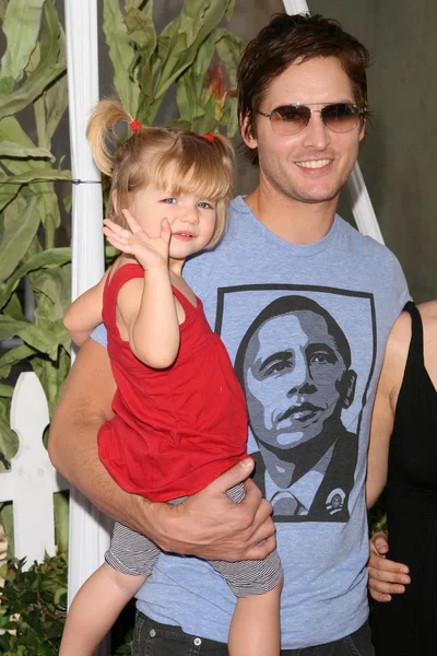 Peter Facinelli and daughter Fiona — Stock fotografie