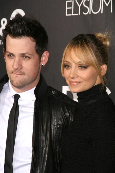 Joel madden και nicole richie στο d και του g ναυαρχίδα του άνοιγμα για τη στήριξη της τέχνης του elysium. δ και ε, Μπέβερλι Χιλς, ca. 15-12-08 — Φωτογραφία Αρχείου