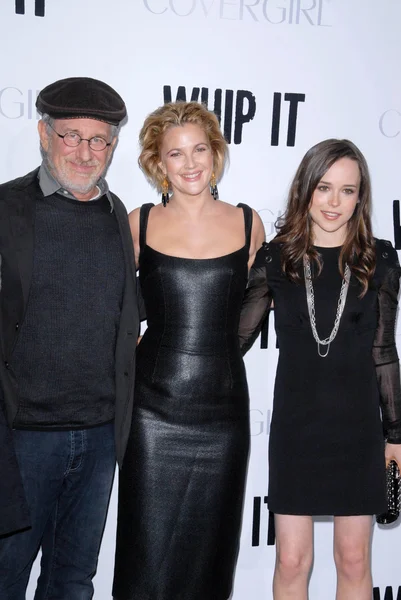 Steven Spielberg con Drew Barrymore ed Ellen Page — Foto Stock