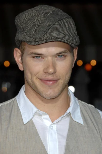 Kellan lutz, los angeles premiere cinsel dürtü. Mann Köyü, westwood, ca. 10-15-08 — Stok fotoğraf