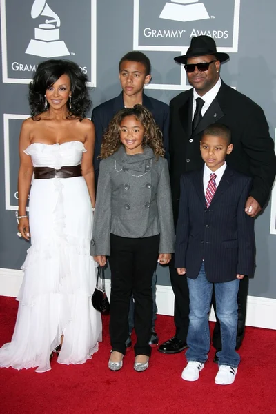 Jimmy jam en familie op de 51e jaarlijkse grammy awards. Staples center, los angeles, ca. 02-08-09 — Stockfoto