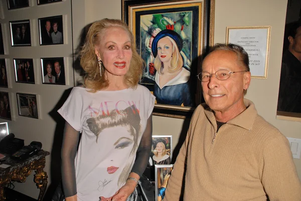 Julie Newmar y Tony Charmoli —  Fotos de Stock