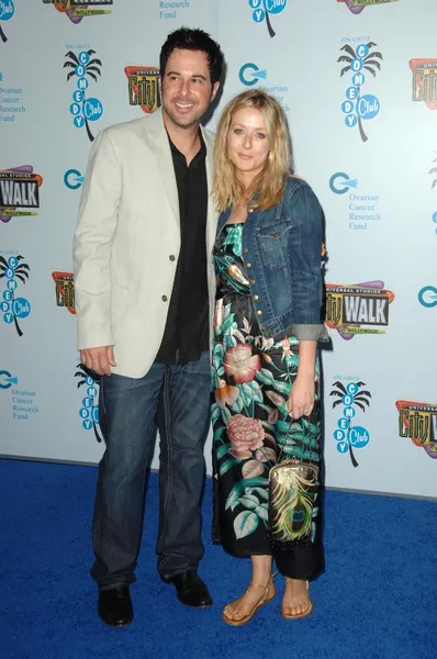 Jonathan silverman i jennifer finnigan — Zdjęcie stockowe