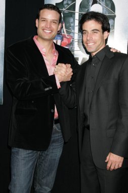 Kan basıncı cooper ve aaron michael metchik los Angeles şehrinde gizlice göz tarama 'on yıl sonra'. görkemli taç tiyatro, los angeles, ca. 07 / 16 / 09