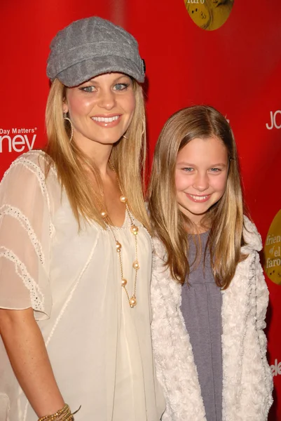 Candace Cameron Bure and daughter at the Joy Of Giving Holiday Tasting and Tree Trimming presented by JCPenney, Four Christmases & Celebuzz, Sunset Tower Hotel, West Hollywood, CA. 12-15-09 — Stock Photo, Image