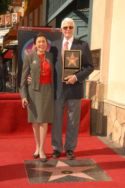 Peter Graves i żona Joan Endress na Hollywood Walk of Fame indukcji uroczystości dla Peter Graves, Hollywood, Ca. 10-30-09 — Zdjęcie stockowe