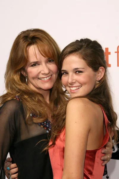 Lea Thompson and daughter — Stock Photo, Image