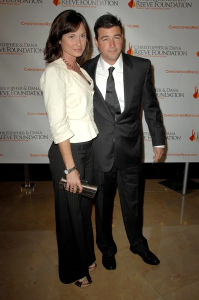 Kyle Chandler and wife Kathryn — Stock Photo, Image