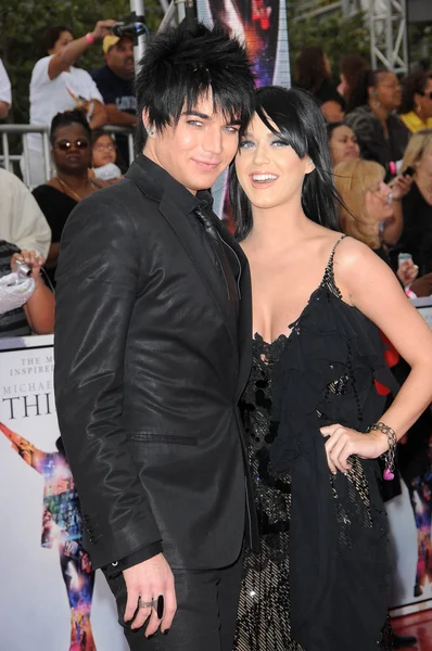 Adam Lambert and Katy Perry at the Los Angeles Premiere of This Is It. Nokia Theatre, Los Angeles, CA. 10-27-09 — Stock Photo, Image