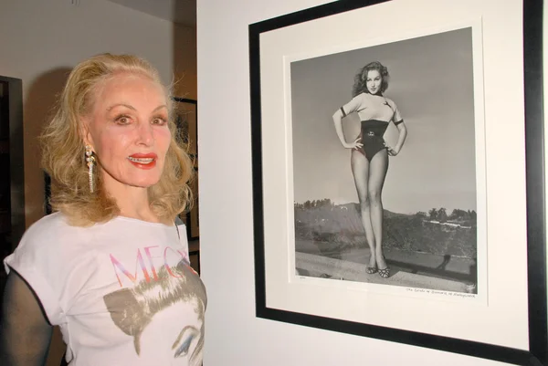 Julie Newmar — Stock Photo, Image