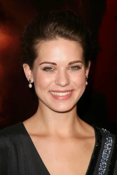 Lyndsy Fonseca Ordförande — Stockfoto