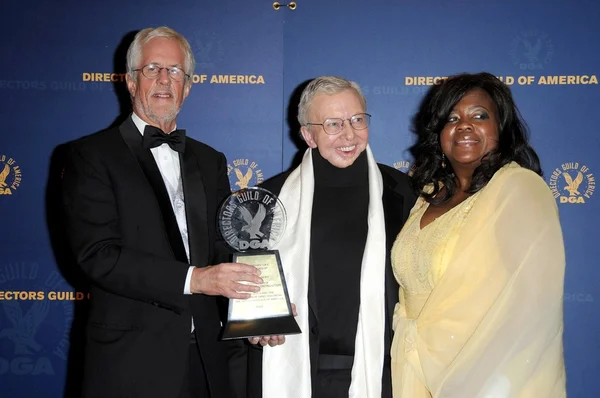 Michael Apted with Roger Ebert and wife Chaz in the press room at the 61st Annual DGA Awards. Hyatt Regency Century Plaza, Los Angeles, CA. 01-31-09 — ストック写真