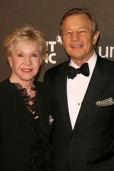 Michael York and wife Patricia at the Montblanc 'Signature for Good' Charity Gala. Paramount Studios, Los Angeles, CA. 02-20-09 — Stock Photo, Image