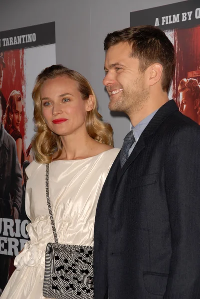 Diane Kruger and Joshua Jackson at the 'Inglourious Basterds' DVD Release Party, New Beverly Cinema, Los Angeles, Ca. 12-14-09 — Stock Photo, Image