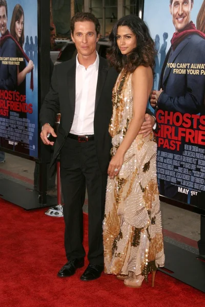 Matthew McConaughey and Camila Alves at the World Premiere of 'Ghosts of Girlfriends Past'. Grauman's Chinese Theatre, Hollywood, CA. 04-27-09 — ストック写真