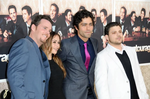 Kevin Dillon and Alexis Dziena with Adrian Grenier and Jerry Ferrara — Stock Photo, Image