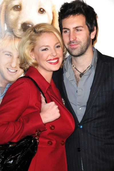 Katherine Heigl and Josh Kelley at Los Angeles Premiere of Marley and Me. Mann Village Theater, Los Angeles, CA. 12-11-08 — Stock Photo, Image