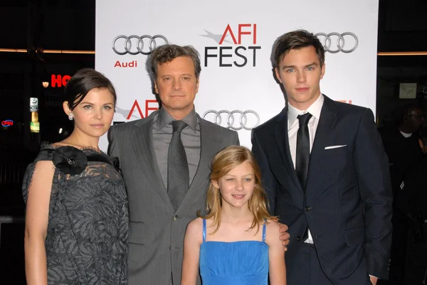 Ginnifer goodwin, colin firth, ryan simpkins und nicholas hoult — Stockfoto