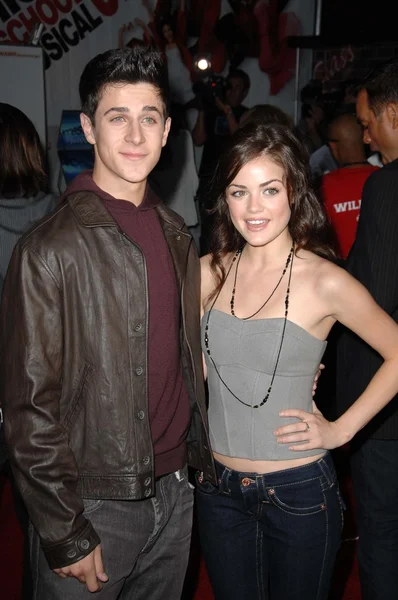 David Henrie and Lucy Hale — Stock fotografie