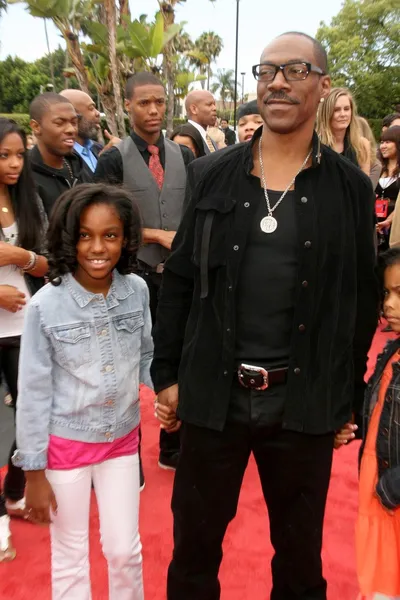 Eddie Murphy e Family alla premiere di Los Angeles di "Imagine That". Paramount Pictures, Hollywood, CA. 06-06-09 — Foto Stock