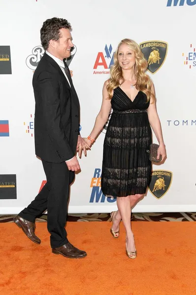James Tupper and Anne Heche at the 16th Annual Race To Erase MS Gala 'Rock To Erase MS'. Hyatt Regency Century Plaza, Century City, CA. 05-08-09 — Stock Photo, Image
