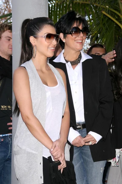 Kimberly Kardashian en Kris Jenner — Stockfoto