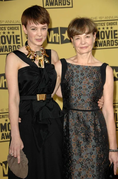 Carey mulligan i jej matka — Zdjęcie stockowe