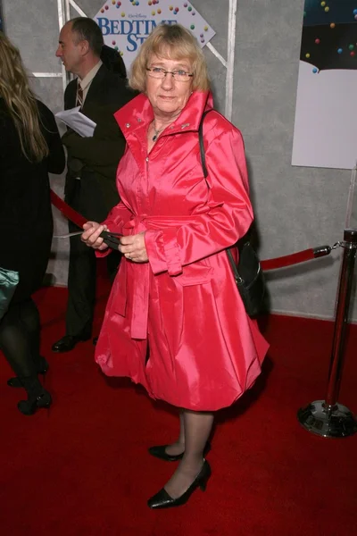 Kathryn Joosten at the Los Angeles Premiere of Bedtime Stories. El Capitan Theatre, Hollywood, CA. 12-18-08 — Stock Photo, Image