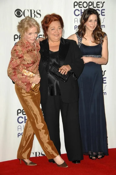 Holland Taylor avec Conchata Ferrell et Marin Hinkle — Photo